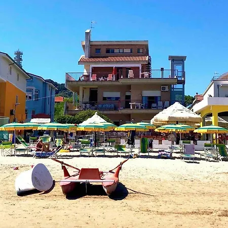 Sulla Spiaggia In Abruzzo Con Accesso A Mare *