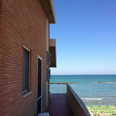 Sulla Spiaggia In Abruzzo Con Accesso A Mare Apartman